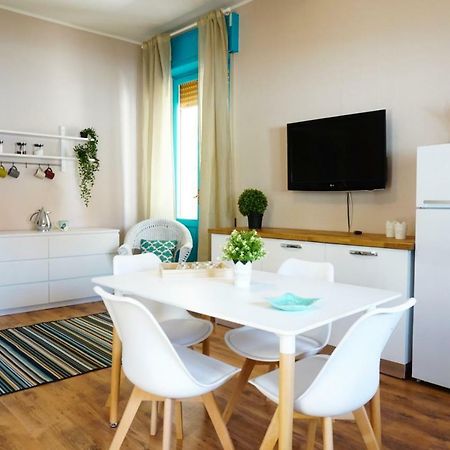 פלומיני די קווארטו Villa Aurelia -Seafront Apartment With Patio מראה חיצוני תמונה