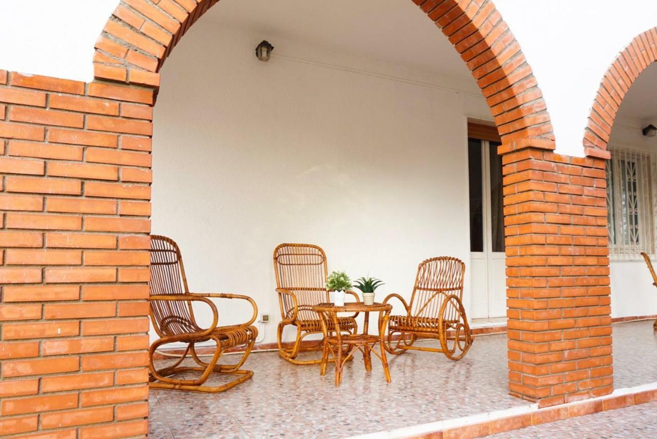 פלומיני די קווארטו Villa Aurelia -Seafront Apartment With Patio מראה חיצוני תמונה