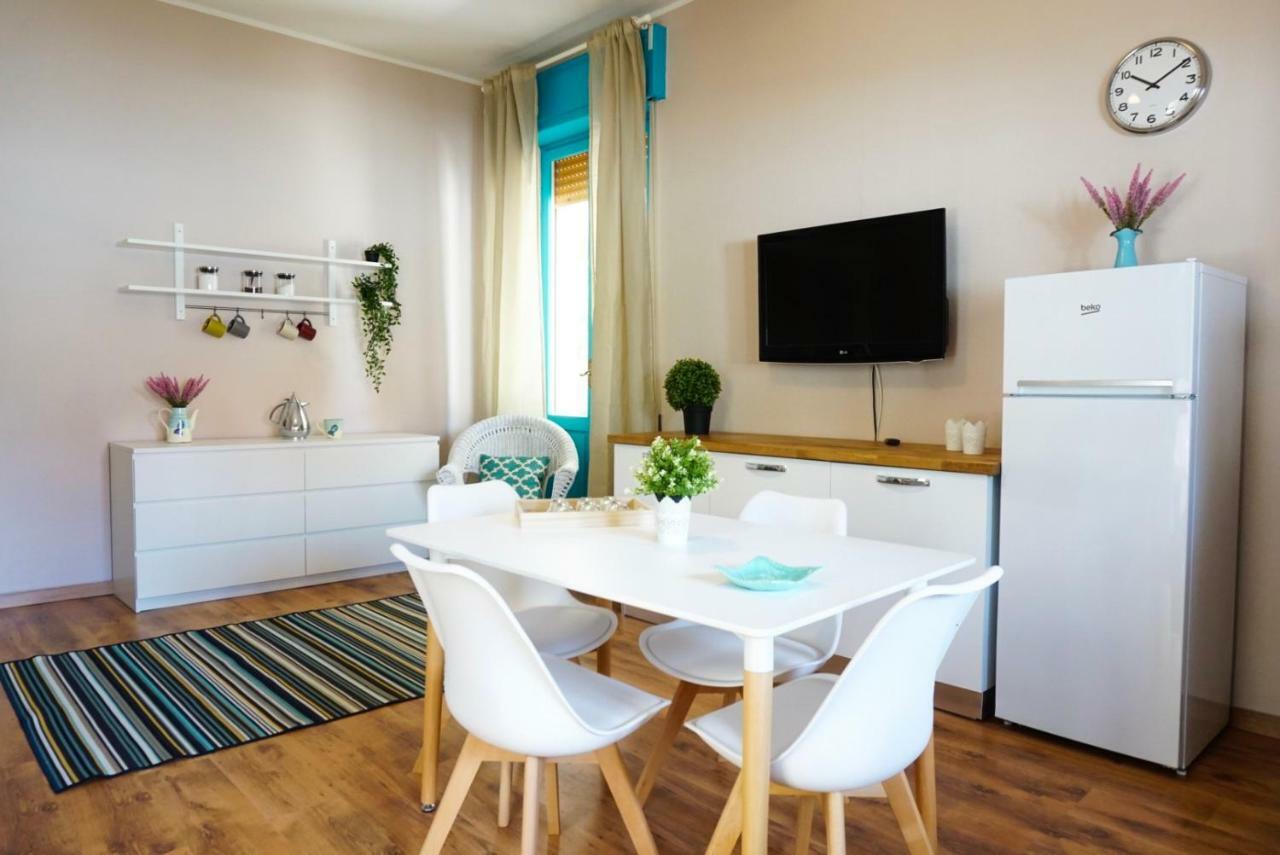 פלומיני די קווארטו Villa Aurelia -Seafront Apartment With Patio מראה חיצוני תמונה