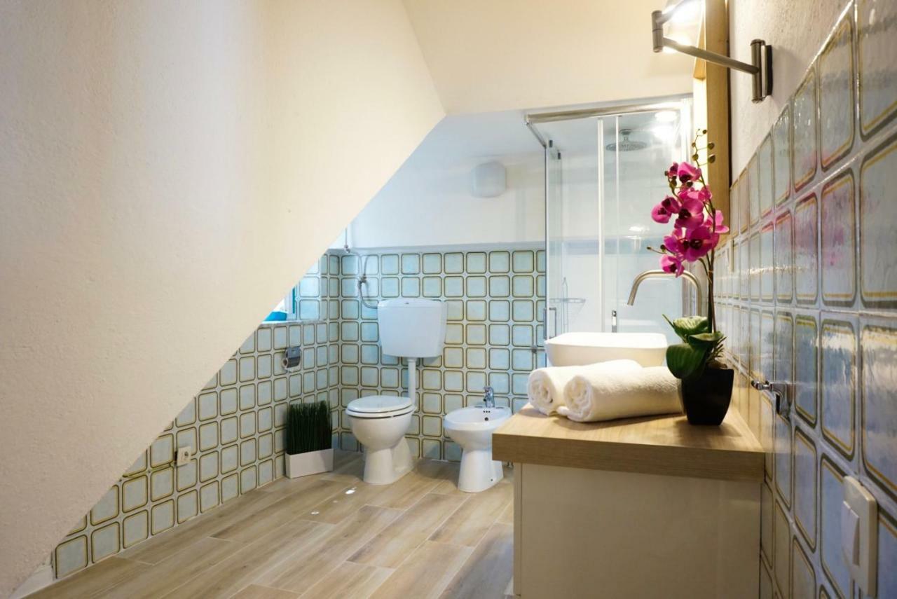 פלומיני די קווארטו Villa Aurelia -Seafront Apartment With Patio מראה חיצוני תמונה